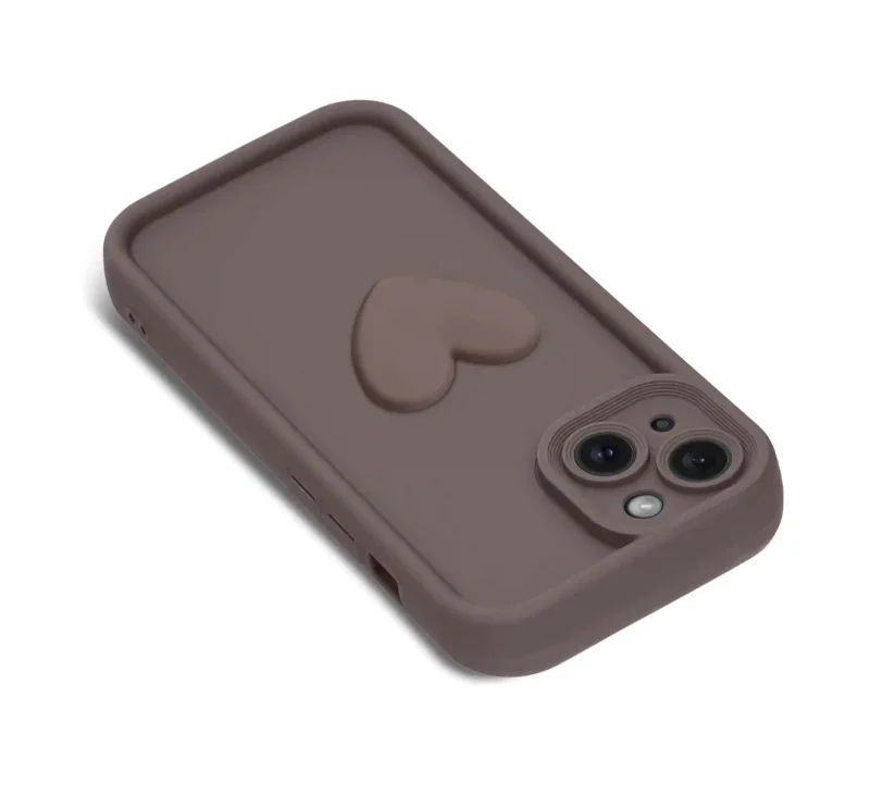 etui-do-iphone-15-silikonowe-serce-brazowe-ze-szklem