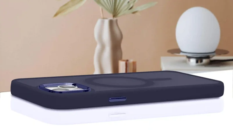 etui-do-iphone-15-magsafe-matowe-granatowe-ze-szklem