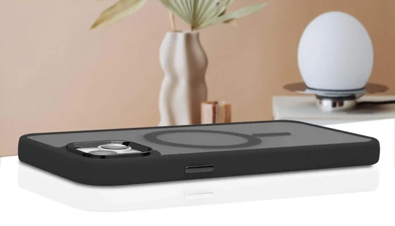 etui-do-iphone-15-magsafe-matowe-czarne-ze-szklem