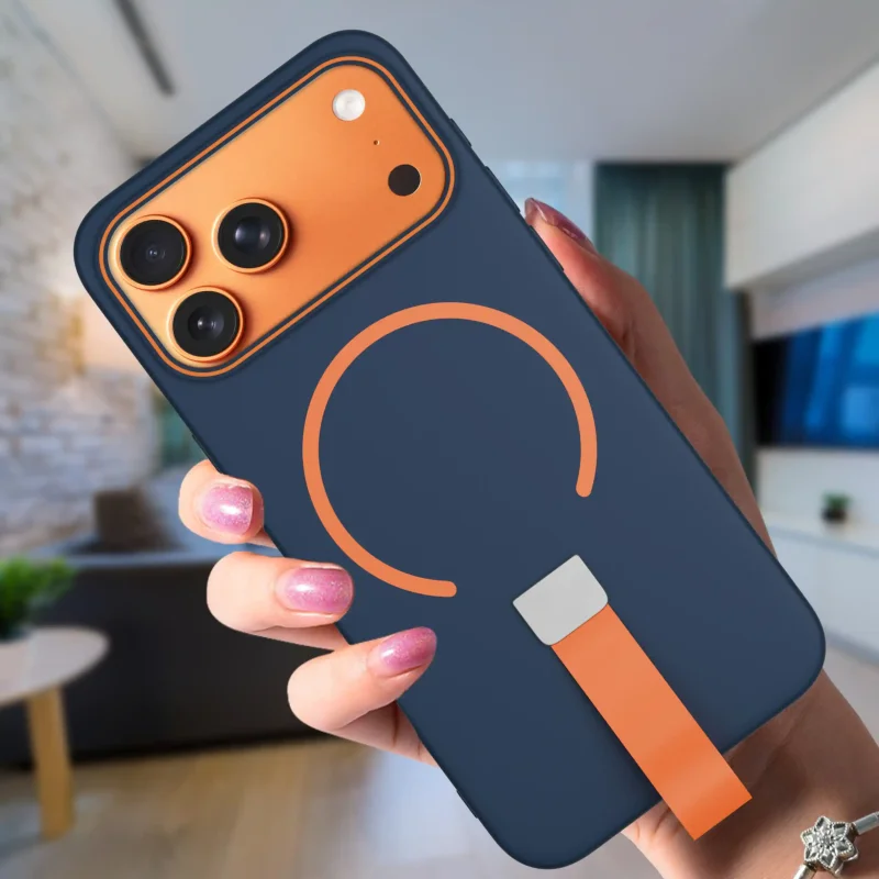 Granatowe etui do iPhone 17 Pro / 18 Pro z pierścieniem do MagSafe i paskiem na palec pokazane w dłoni