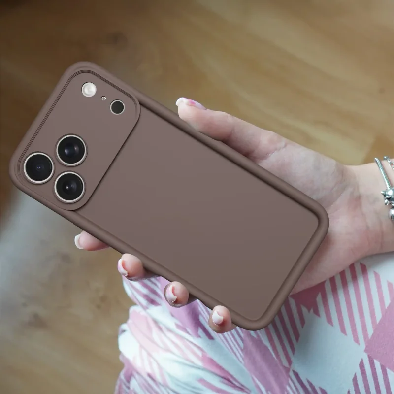 etui-do-iphone-17-pro-max-brazowe-wzmacniane-silikonowe-ze-szklem