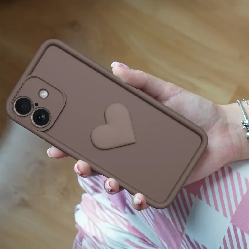 etui-do-iphone-17-silikonowe-serce-brazowe-ze-szklem
