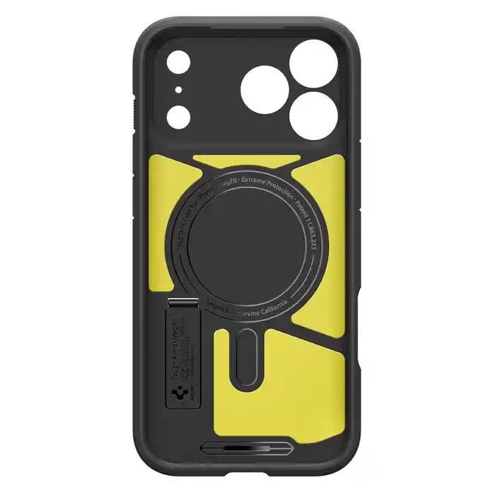 Wnętrze czarnego etui Spigen z MagSafe do iPhone 17 Pro / 18 Pro z pierścieniem magnetycznym i elementami wzmacniającymi