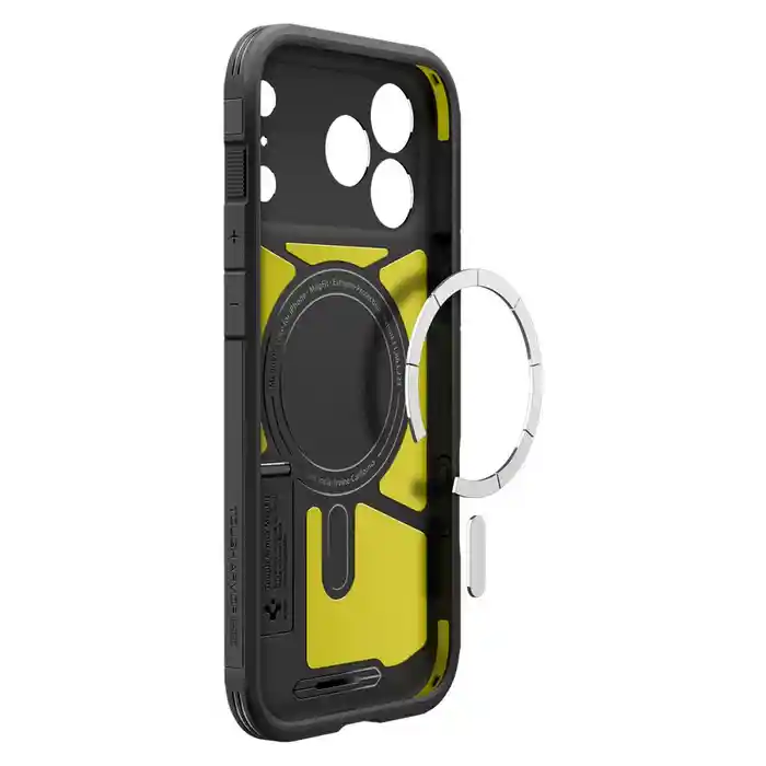 Wnętrze czarnego etui Spigen z MagSafe do iPhone 17 Pro / 18 Pro z widocznym pierścieniem magnetycznym