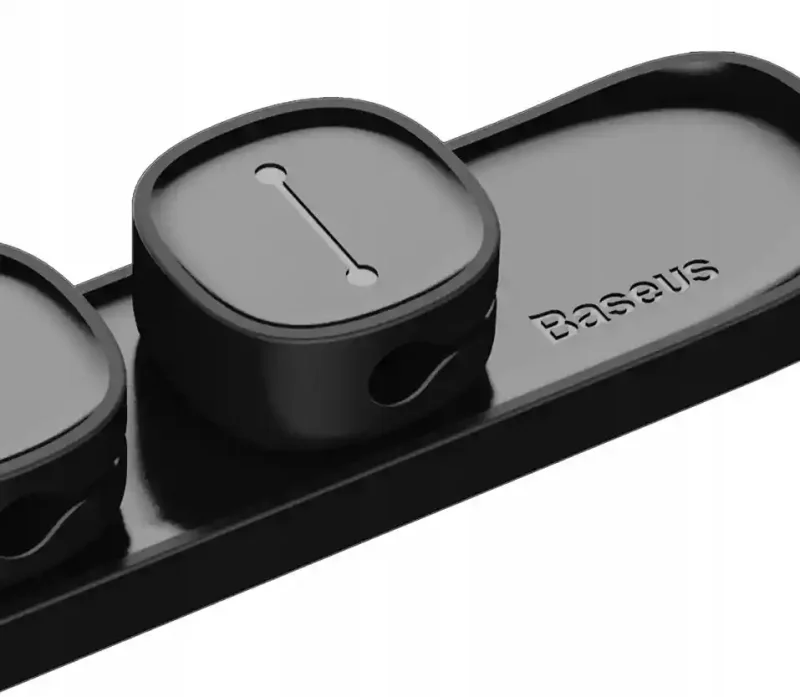 Detal magnetycznego organizera na kable Baseus – zbliżenie na klips i logo producenta