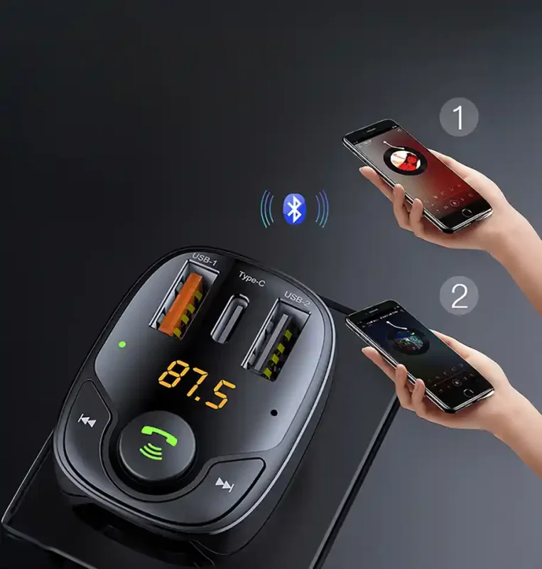 Transmiter samochodowy Bluetooth FM – połączenie z dwoma smartfonami, widok wyświetlacza LED i portów USB oraz USB-C