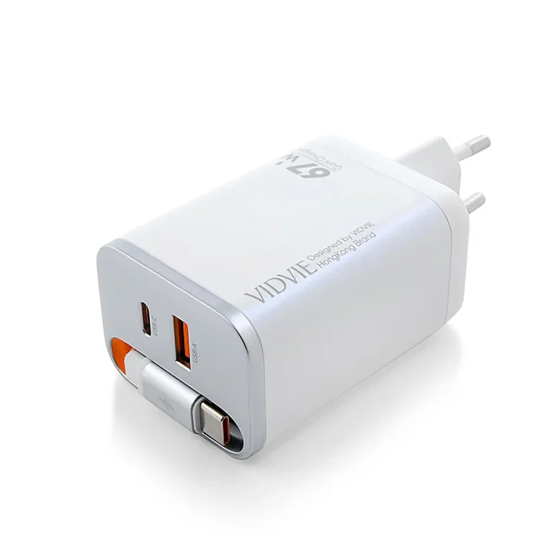Zbliżenie na ładowarkę 67W VIDVIE z portami USB-A, USB-C oraz wbudowanym kablem Type-C