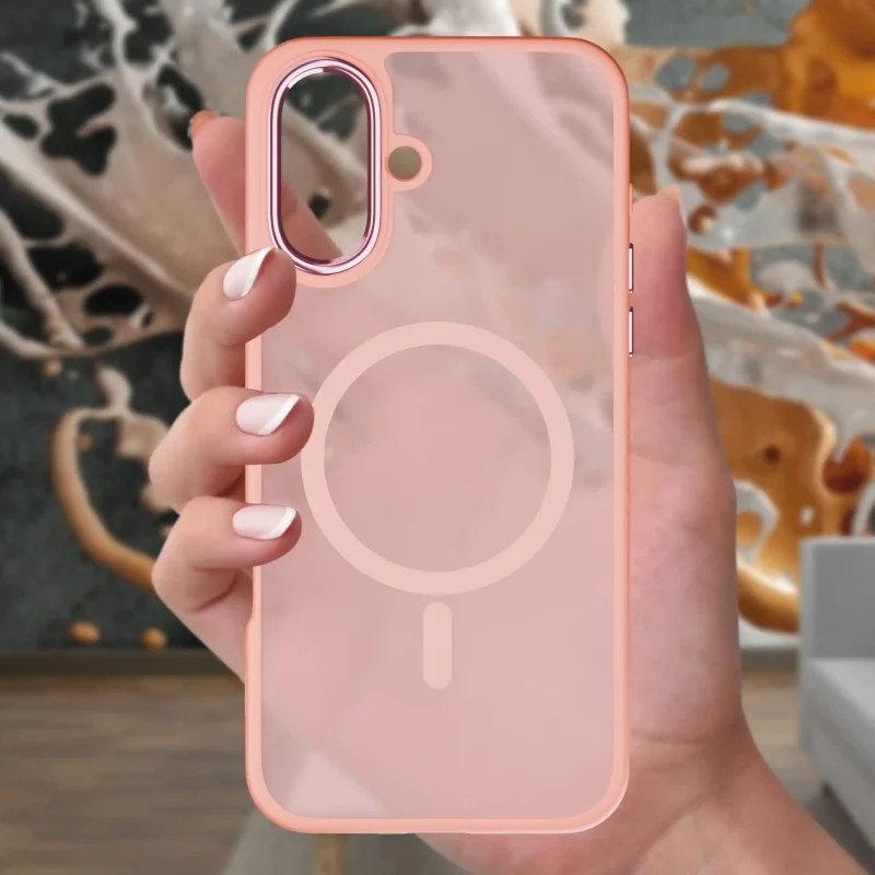 Różowe etui MagSafe do iPhone 16 trzymane w dłoni