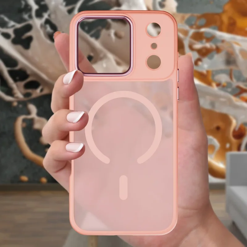 Różowe etui MagSafe do iPhone 17 Pro trzymane w dłoni