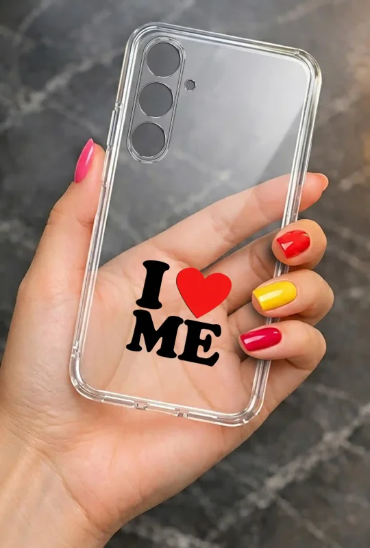 Przezroczyste etui na Samsung Galaxy A57 5G z czerwonym walentynkowym wzorem, napis I love me, prezentacja etui w dłoni
