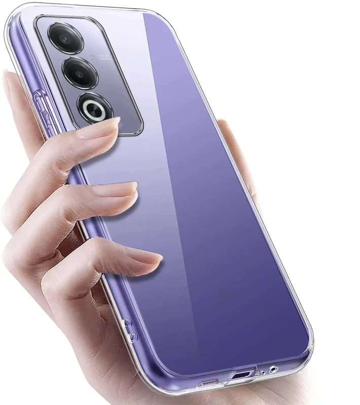 Oppo A80 5G w przezroczystym etui TPU – widok z tyłu, telefon trzymany w dłoni