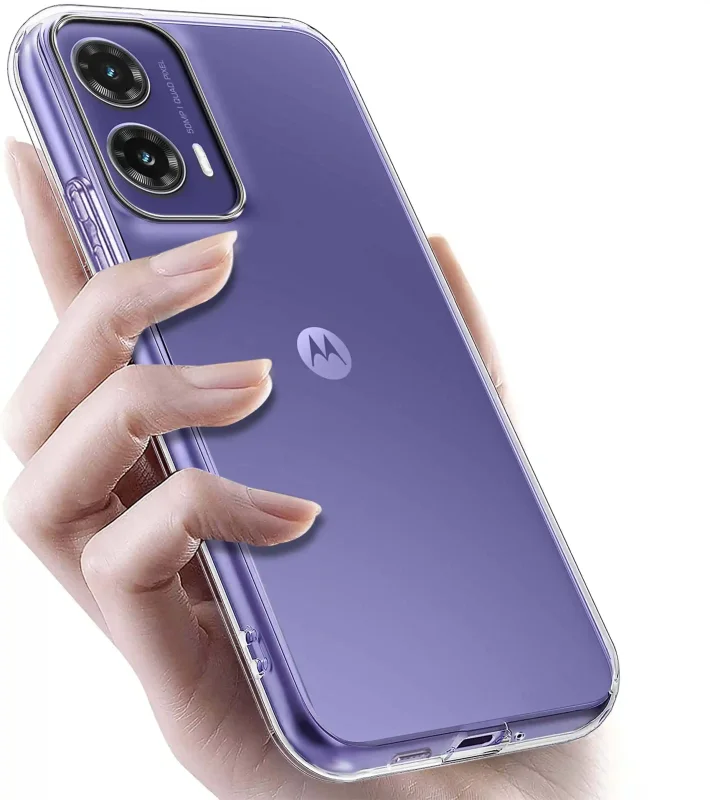 Motorola Moto G35 w przezroczystym etui TPU – widok z tyłu, telefon trzymany w dłoni