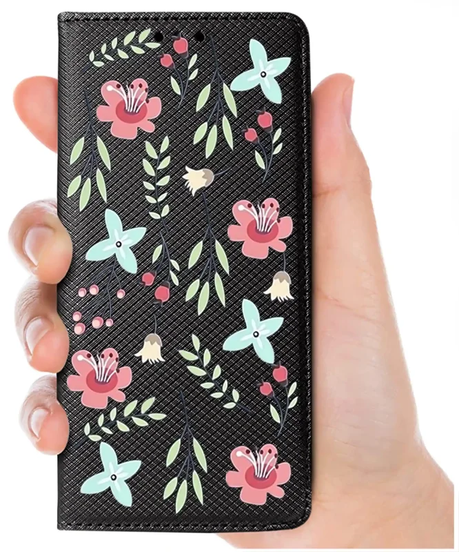 Czarne etui zamykane do Realme 16 Pro 5G z motywem damskim, trzymane w dłoni, wyrazisty nadruk