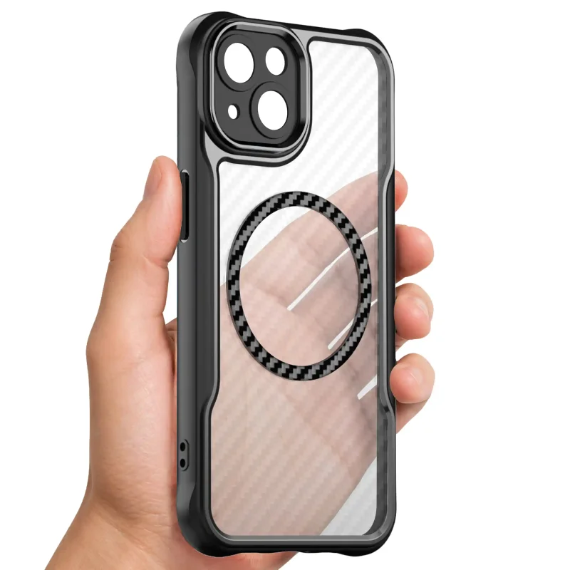Magnetyczne etui Carbon do iPhone 13 z przezroczystymi pleckami - widok etui w dłoni