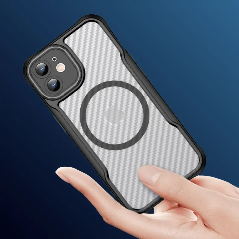 Etui MagSafe Carbon do iPhone 11 - elegancki wygląd case w dłoni