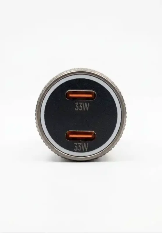 Dwa porty USB-C w ładowarce samochodowej Vidvie 33W do szybkiego ładowania urządzeń w trasie