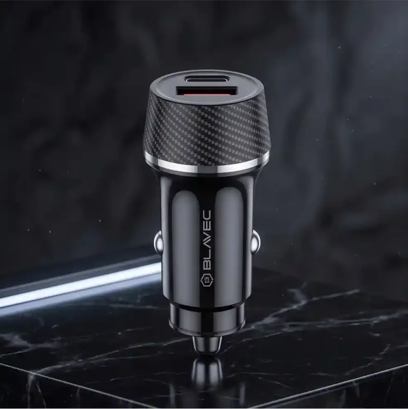 Czarna ładowarka samochodowa Blavec 48W z portami USB-A i USB-C
