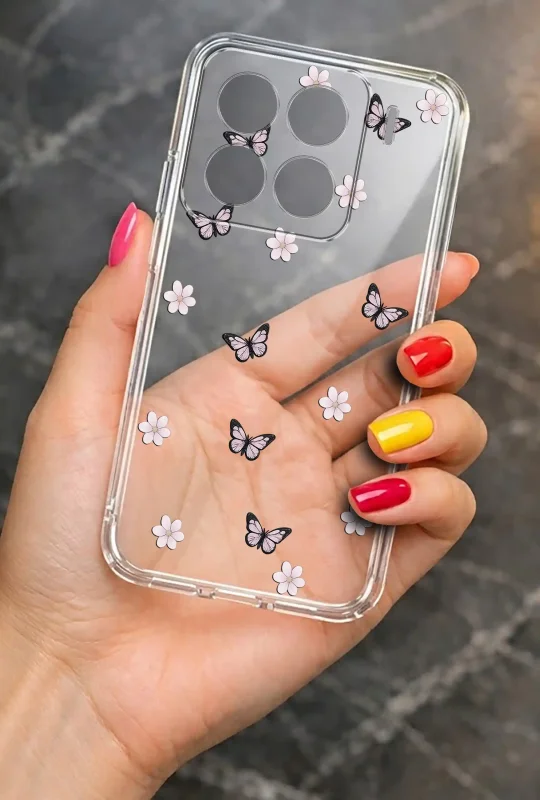 Modne etui do Xiaomi 15 Pro ze stylowym wzorem motylków i kwiatów, trzymane w dłoni