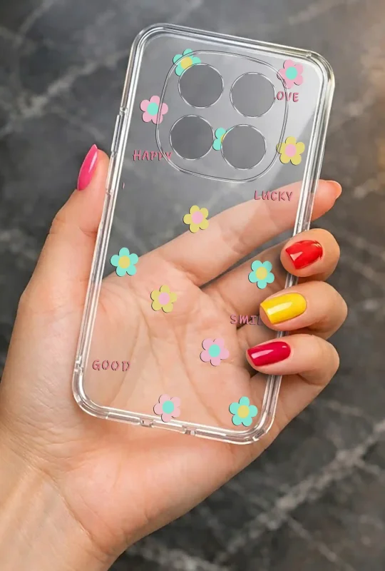 Modne etui do Xiaomi Redmi Note 15 Pro 4G ze stylowym wzorem kwiatuszków i napisem lucky, trzymane w dłoni
