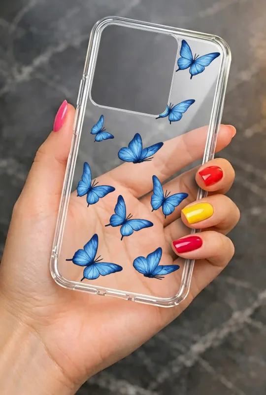 Modne etui do Motorola Edge 60 Pro 5G ze stylowym wzorem niebieskich motyli, trzymane w dłoni