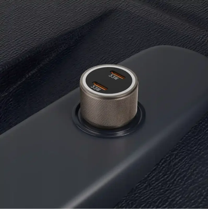 Kompaktowa ładowarka Vidvie 33W USB-C zamontowana w gnieździe samochodowym