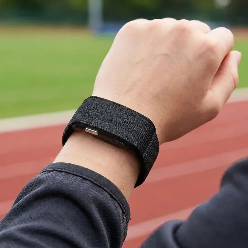 Smartband TITMO Loop I-110 noszony na nadgarstku podczas biegania, wodoodporna opaska sportowa IP68