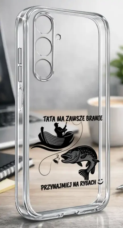Silikonowe bezbarwne etui do Samsung Galaxy A34 5G z wędkarskim wzorem dla Taty, prezentowane na biurku