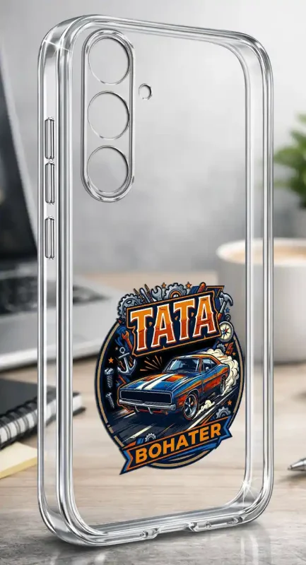 Silikonowe bezbarwne etui do Samsung Galaxy S24 z kolorowym napisem Tata Bohater, prezentowane na biurku