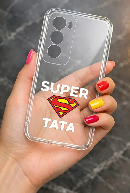 Transparentne etui 2 mm do Oppo Reno 12 5G z wzorem dla Taty z napisem SUPER TATA: elegancki wygląd smartfona w dłoni
