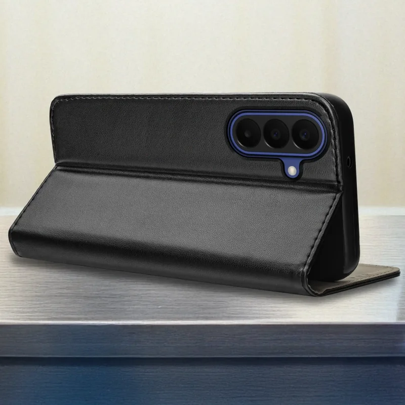 Etui magnetyczne do Samsung Galaxy A27 5G w pozycji stojaka, prezentujące możliwość komfortowego korzystania z multimediów bez trzymania telefonu