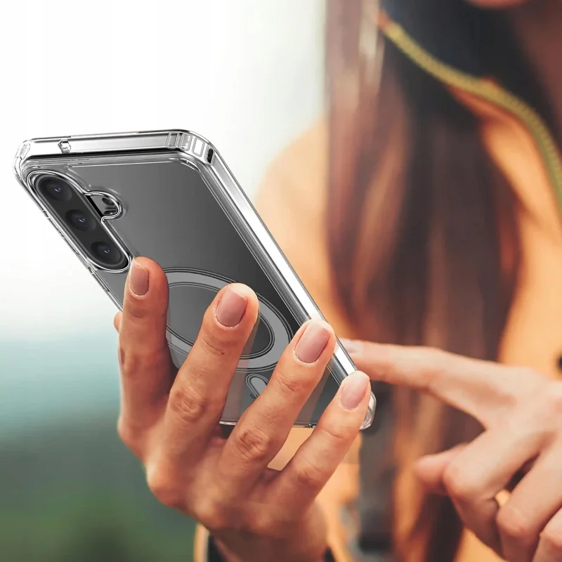 Przezroczyste etui MagSafe do Samsung Galaxy A27 5G podczas codziennego użytkowania, z wygodnym dostępem do przycisków i portów