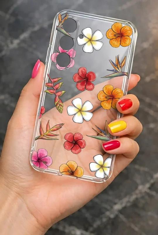 Etui na wakacje do Samsung Galaxy A15 5G z nadrukiem tropikalnych kwiatów na transparentnej obudowie, prezentowane w dłoni