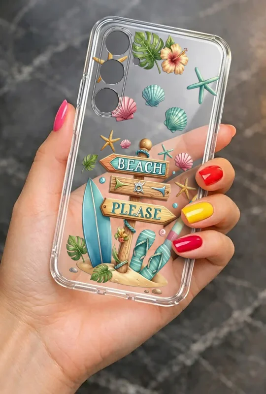 Przezroczyste etui letnie do Samsung Galaxy A36 5G z nadrukiem Beach Please, rozgwiazdami i tropikalnymi liśćmi, prezentowane w dłoni
