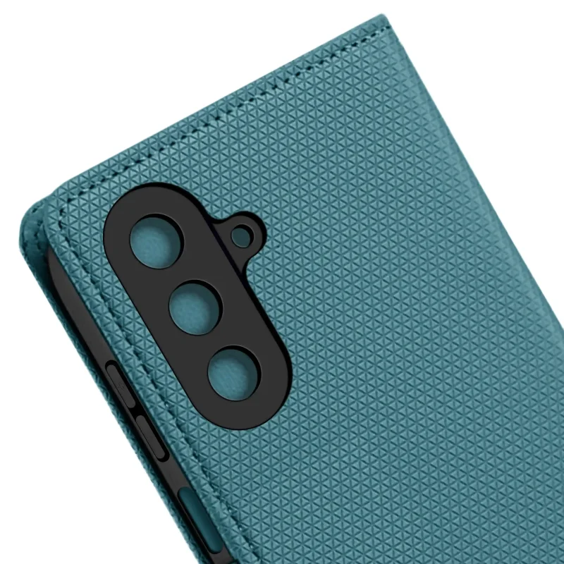 Zbliżenie na fakturę niebieskiego etui z klapką do Samsung Galaxy A27 5G oraz osłonę aparatów