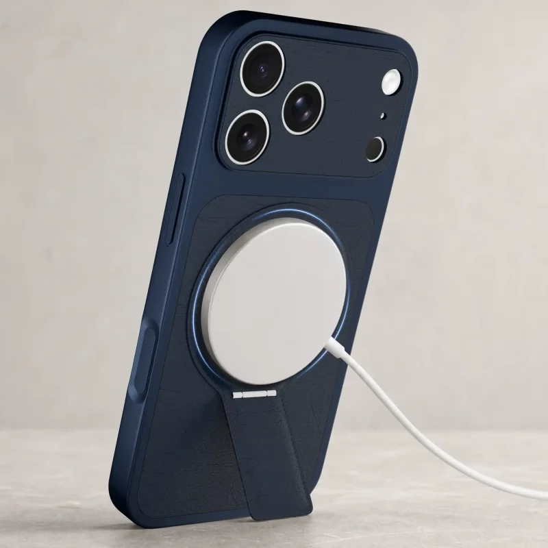 Granatowe etui MagSafe do iPhone 17 Pro kompatybilne z ładowarką indukcyjną