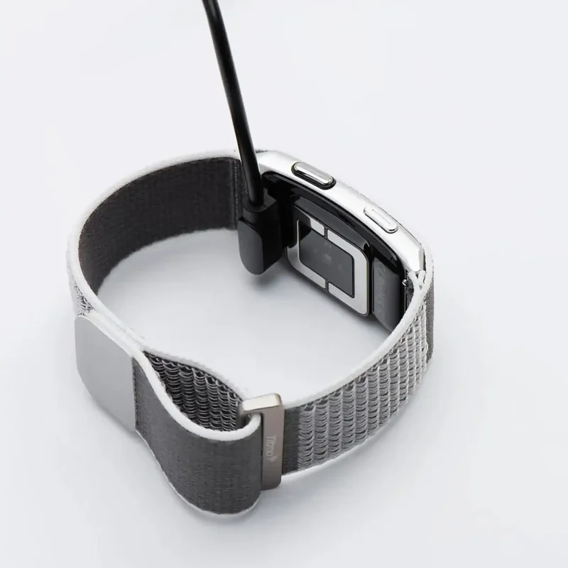 Ładowanie smartbandu TITMO Loop I-110