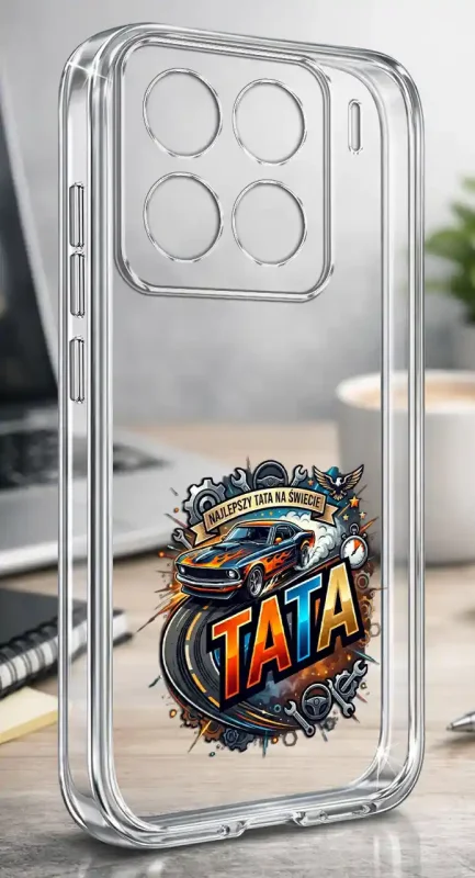 Silikonowe bezbarwne etui do Xiaomi 15 Pro z kolorowym napisem TATA, prezentowane na biurku
