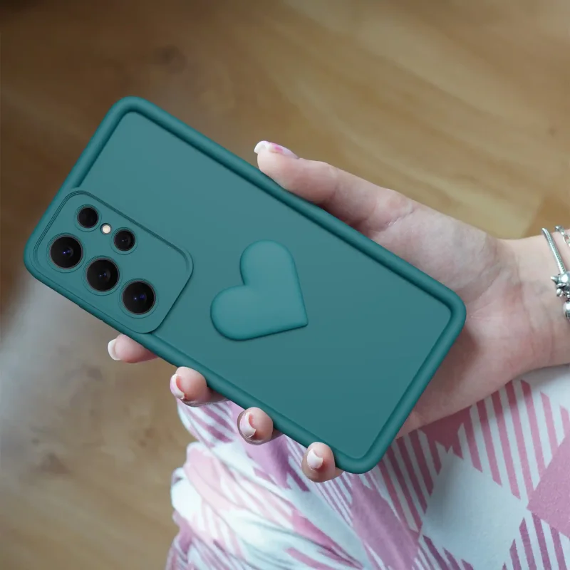 Zielone matowe etui z sercem do Samsung Galaxy S26 Ultra na telefon w dłoni