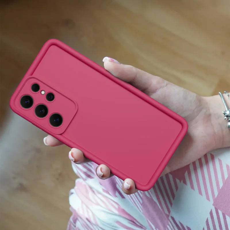 Różowe matowe etui do Samsung Galaxy S26 Ultra na telefon w dłoni