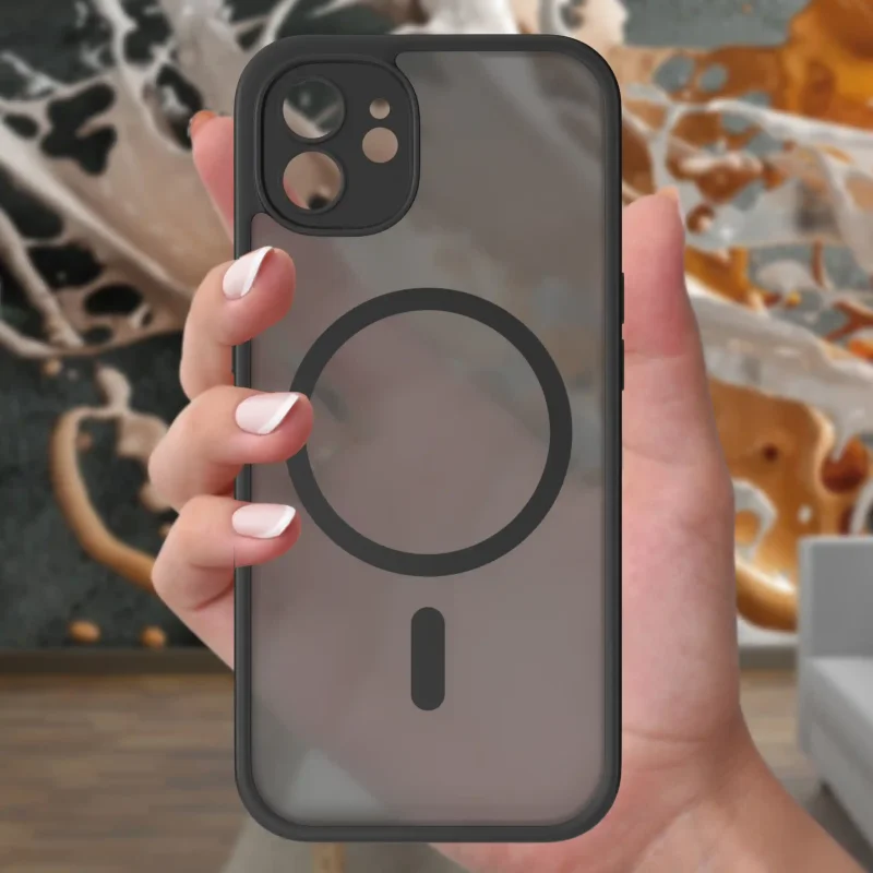 Etui iPhone 12 MagSafe czarne matowe z podwyższonym rantem aparatu i półtransparentnym tyłem