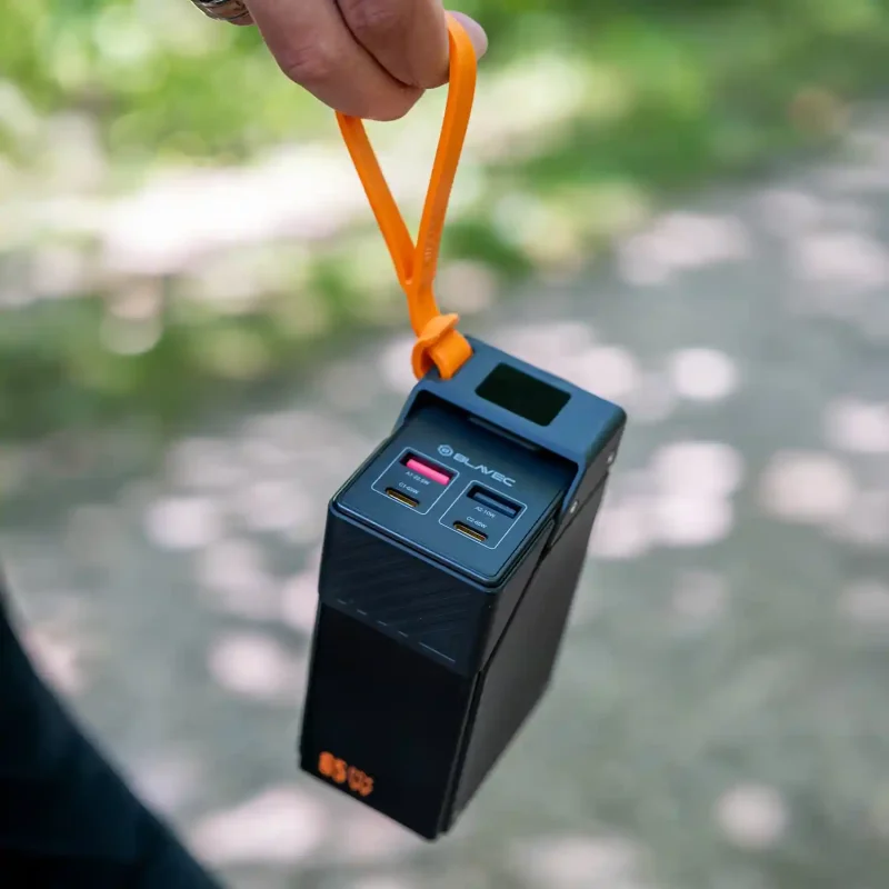 Powerbank 30000 mAh 65W BLAVEC z wyświetlaczem i smyczą – mobilne źródło zasilania na podróż