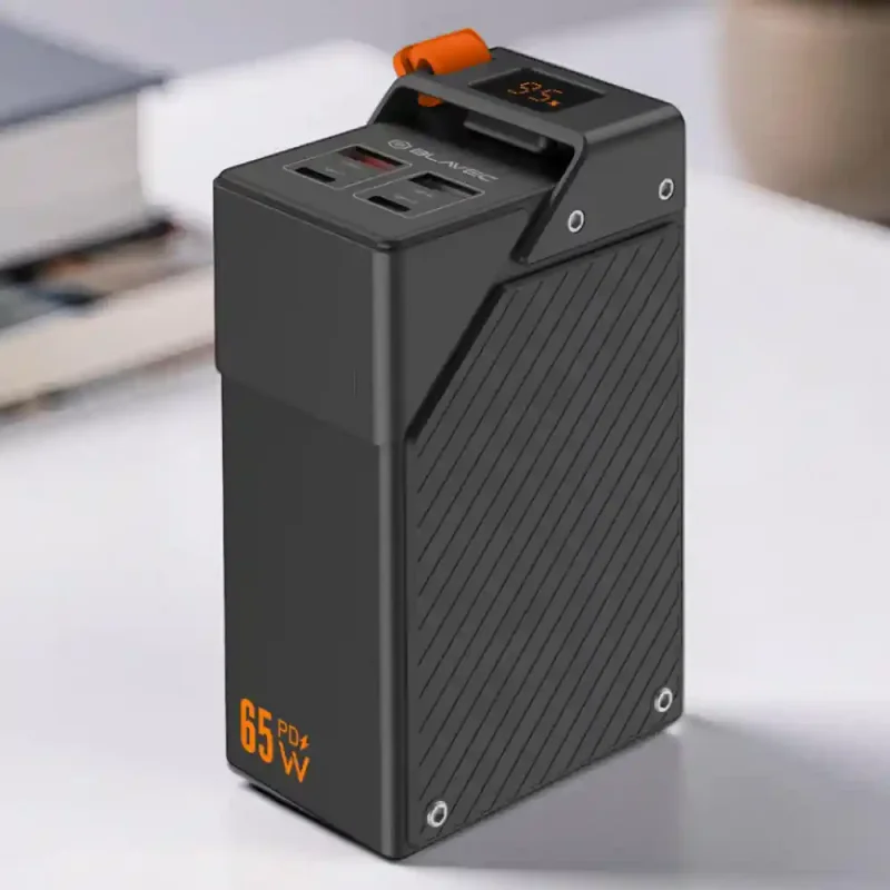 Szybki powerbank BLAVEC 30000 mAh 65W PD z czterema portami USB – czarna obudowa ABS i PC