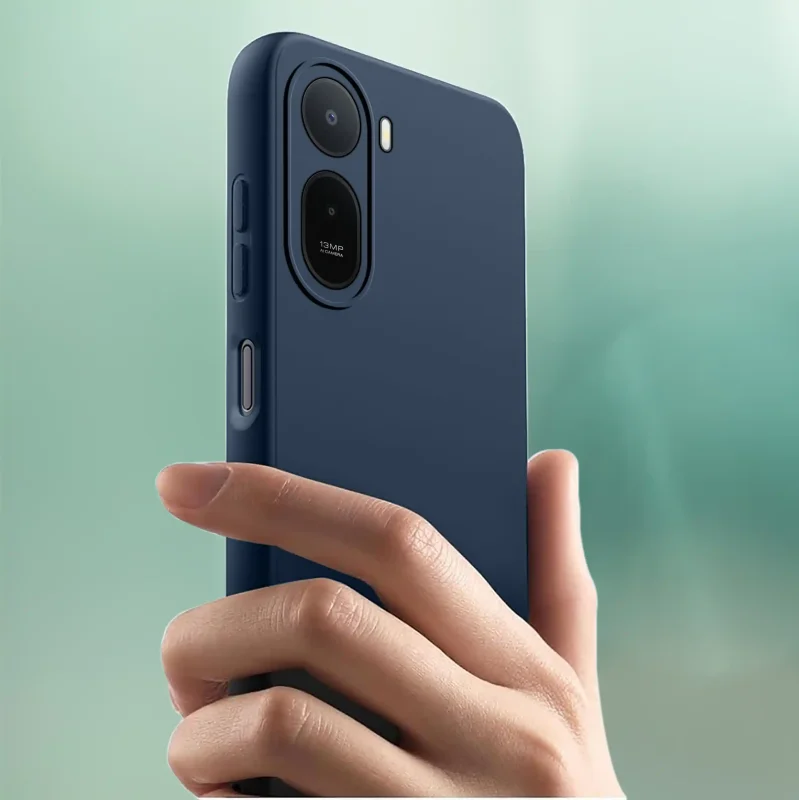 Xiaomi Redmi A7 Pro w granatowym, matowym etui silikonowym: elegancki wygląd smartfona w dłoni