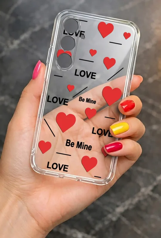 Etui do Samsung Galaxy A27 5G z walentynkowym wzorem serc i napisami LOVE oraz Be Mine, trzymane w dłoni