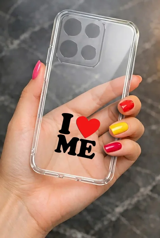 Wzór I Love Me na przezroczystym etui do Motorola Moto G15 / G17 / Power prezentowanym w dłoni