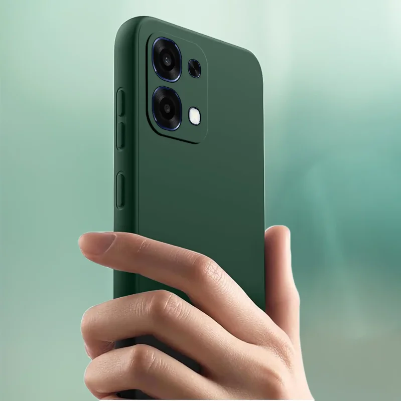 Oppo A6 Pro 5G w matowym etui silikonowym: elegancki wygląd smartfona w dłoni, kolor zielony