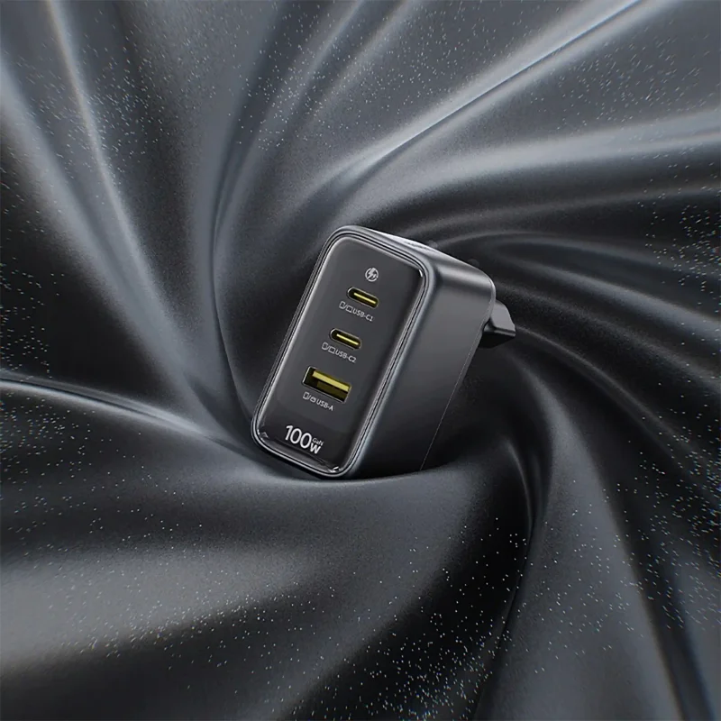 Czarna ładowarka Baseus EnerFill FE22 100W z trzema portami: 2× USB-C i 1× USB-A