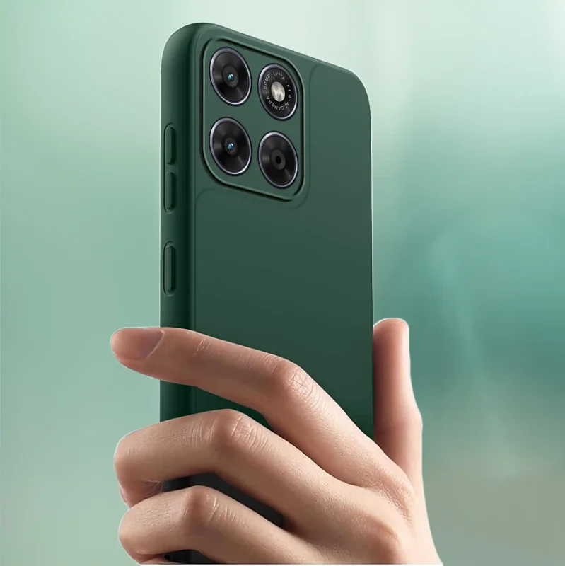 Zielone matowe etui do Motorola Moto G67 5G / G77 5G pokazane w dłoni