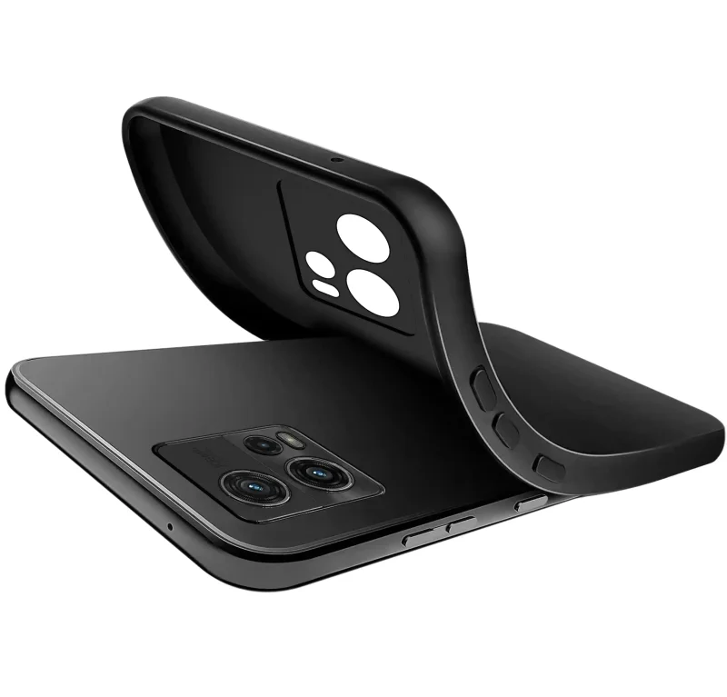 Elastyczne czarne etui do Motorola Moto G72 pokazujące giętką konstrukcję materiału