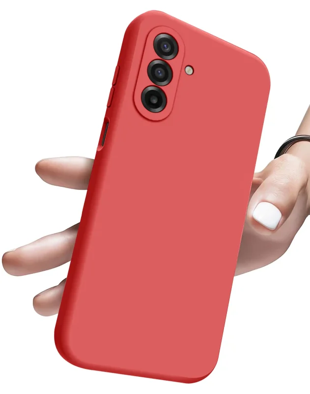 Czerwone etui silikonowe do Samsung Galaxy A27 5G pokazane w dłoni